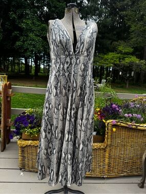 Snake Print Maxi Dress Jennifer Lopez, heavy thick material NWT